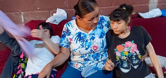 Madre pide ayuda para medicinas de sus hijas