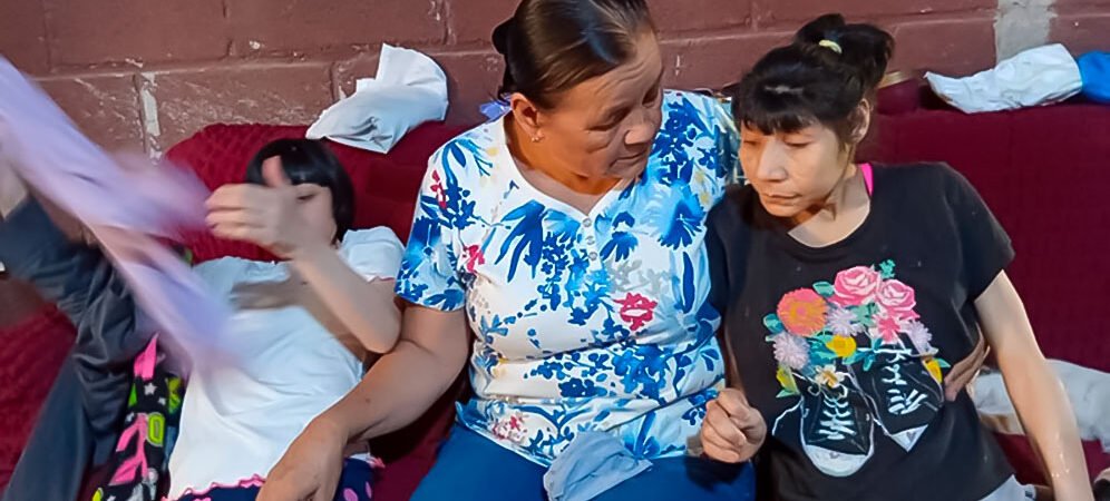 Madre pide ayuda para medicinas de sus hijas